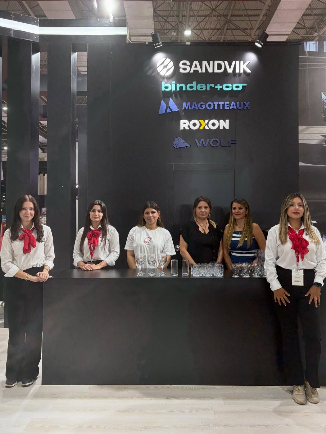 Minex Fuarı 2025 stand hostesleri