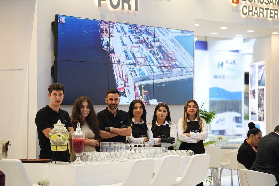 Logistech Fuarı İzmir stand ekibi